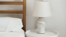 How To Choose Among The Different Types Of Lamp Shades For Your Bedroom?